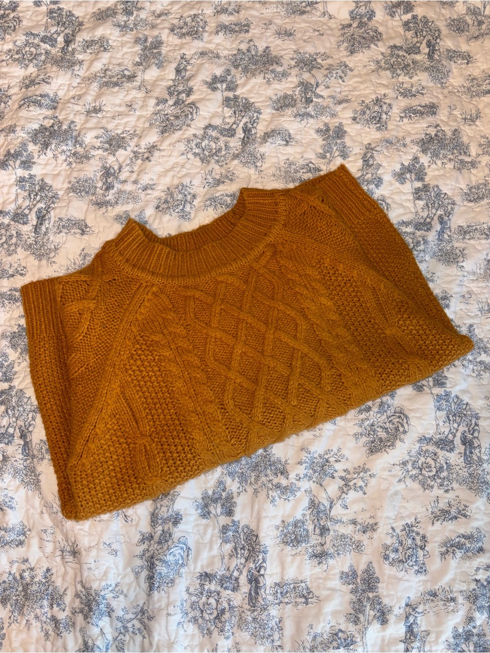 Margeaux & Ellie Size L Women’s Cable Knit Sweater in Mustard